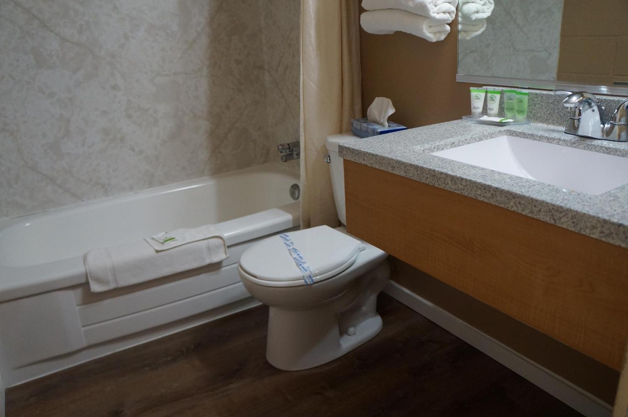 لانغلي Westward Inn & Suites الغرفة الصورة