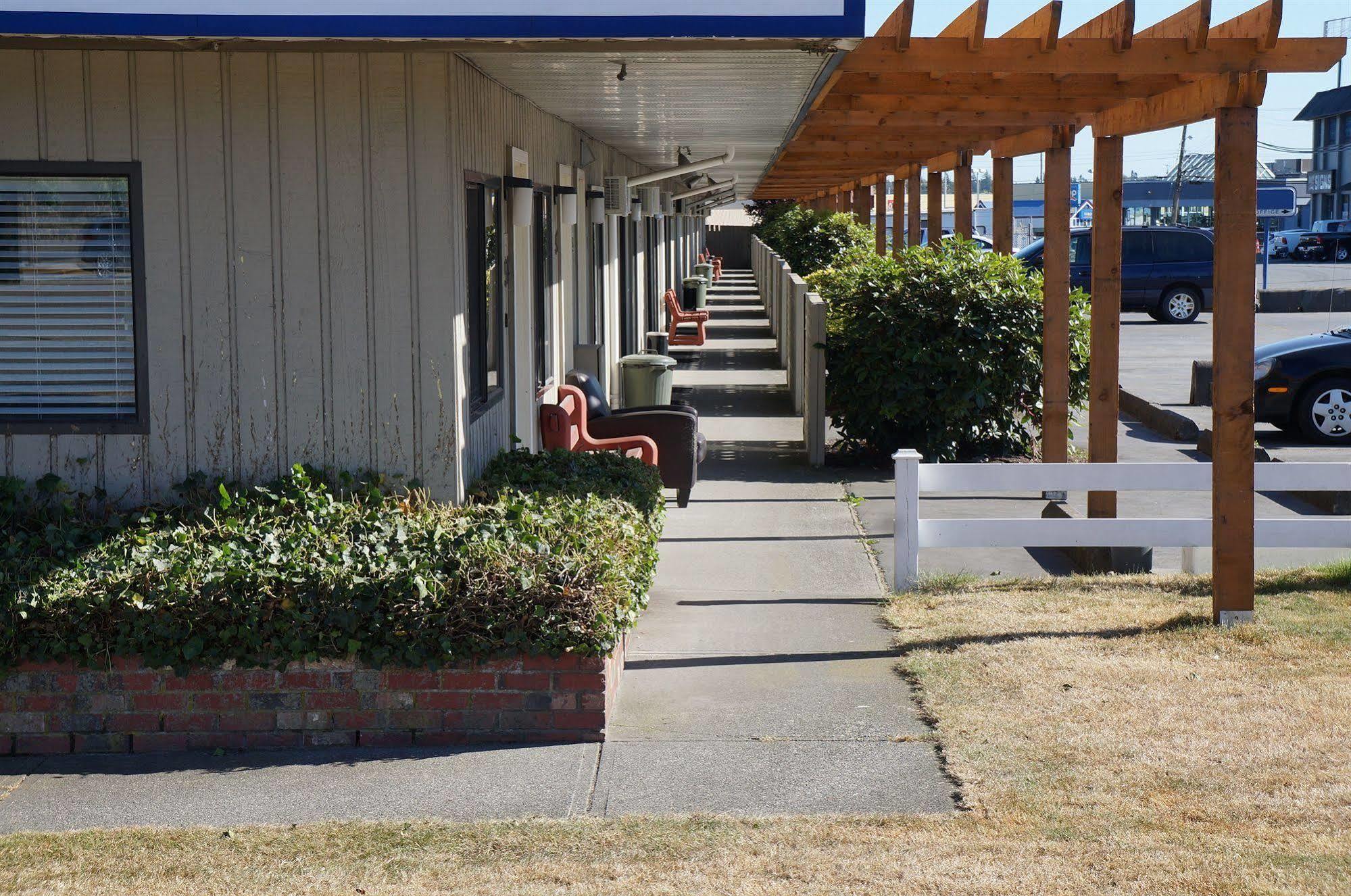لانغلي Westward Inn & Suites المظهر الخارجي الصورة