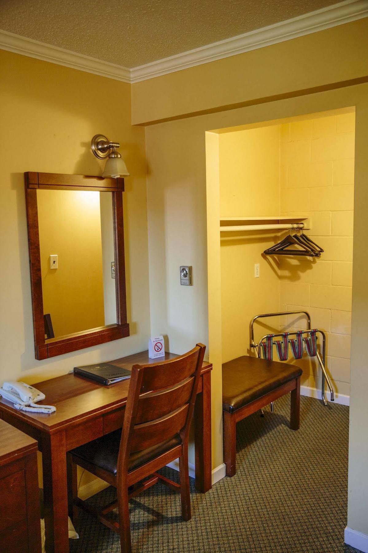 لانغلي Westward Inn & Suites المظهر الخارجي الصورة